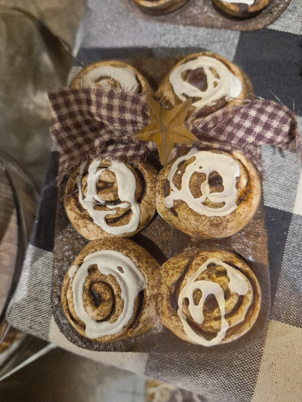 Faux Mini Cinnamon Buns (scented)